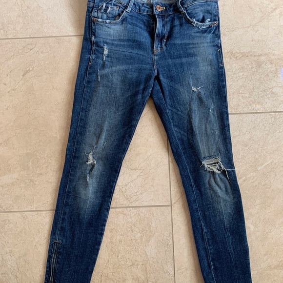 Zara Denim - ZARA skinny dark wash jean with zipper detail Zara Denim - ZARA skinny dark wash jean with zipper detail